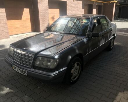 Черный Мерседес В124, объемом двигателя 2 л и пробегом 380 тыс. км за 2200 $, фото 4 на Automoto.ua