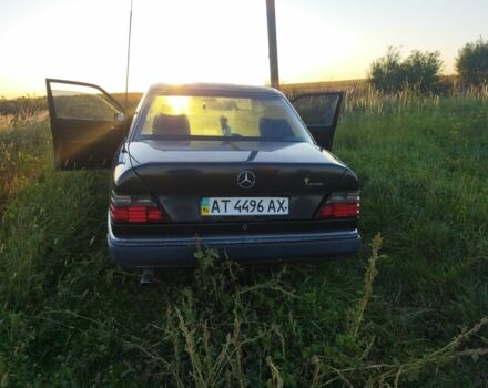 Черный Мерседес В124, объемом двигателя 2 л и пробегом 200 тыс. км за 2200 $, фото 6 на Automoto.ua