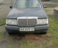 Черный Мерседес В124, объемом двигателя 0 л и пробегом 444 тыс. км за 1100 $, фото 1 на Automoto.ua