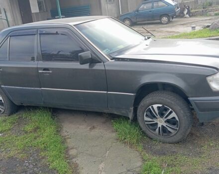 Черный Мерседес В124, объемом двигателя 0 л и пробегом 444 тыс. км за 1100 $, фото 1 на Automoto.ua