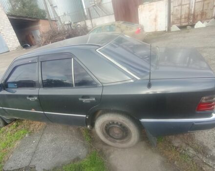 Черный Мерседес В124, объемом двигателя 0 л и пробегом 444 тыс. км за 1100 $, фото 3 на Automoto.ua