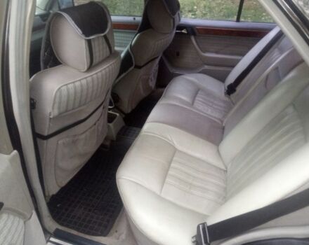 Черный Мерседес В124, объемом двигателя 3 л и пробегом 300 тыс. км за 3000 $, фото 6 на Automoto.ua