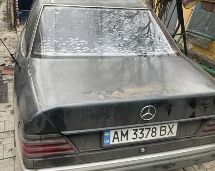 Черный Мерседес В124, объемом двигателя 2.3 л и пробегом 450 тыс. км за 1418 $, фото 3 на Automoto.ua