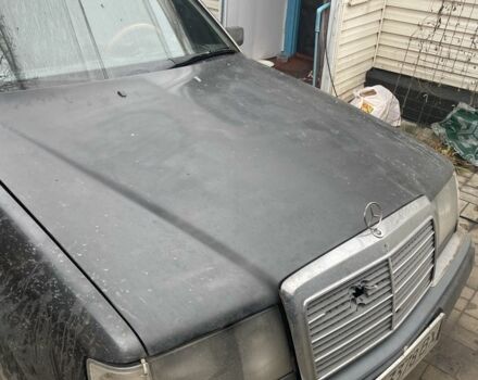 Черный Мерседес В124, объемом двигателя 2.3 л и пробегом 450 тыс. км за 1418 $, фото 1 на Automoto.ua
