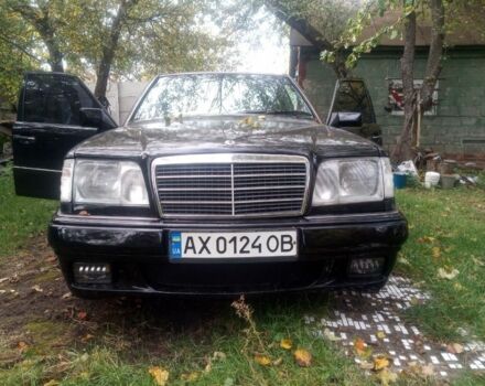 Черный Мерседес В124, объемом двигателя 3 л и пробегом 300 тыс. км за 3000 $, фото 2 на Automoto.ua