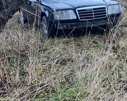 Черный Мерседес В124, объемом двигателя 2.3 л и пробегом 1 тыс. км за 2500 $, фото 4 на Automoto.ua