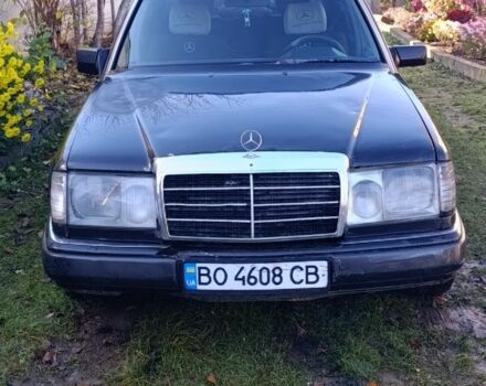 Черный Мерседес В124, объемом двигателя 2.5 л и пробегом 358 тыс. км за 1900 $, фото 2 на Automoto.ua