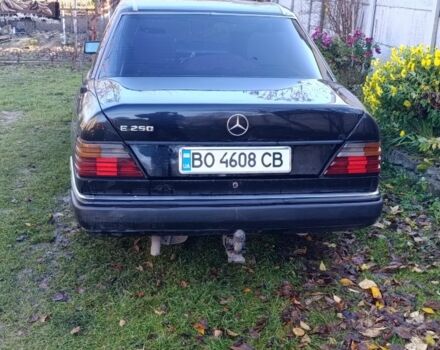 Черный Мерседес В124, объемом двигателя 2.5 л и пробегом 358 тыс. км за 1900 $, фото 3 на Automoto.ua