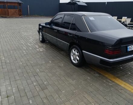 Черный Мерседес В124, объемом двигателя 2 л и пробегом 580 тыс. км за 2100 $, фото 5 на Automoto.ua