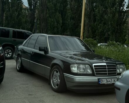Черный Мерседес В124, объемом двигателя 2 л и пробегом 680 тыс. км за 3500 $, фото 12 на Automoto.ua