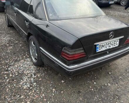 Черный Мерседес В124, объемом двигателя 2.8 л и пробегом 500 тыс. км за 2500 $, фото 4 на Automoto.ua