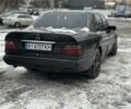Чорний Мерседес В124, об'ємом двигуна 2.2 л та пробігом 378 тис. км за 1800 $, фото 3 на Automoto.ua