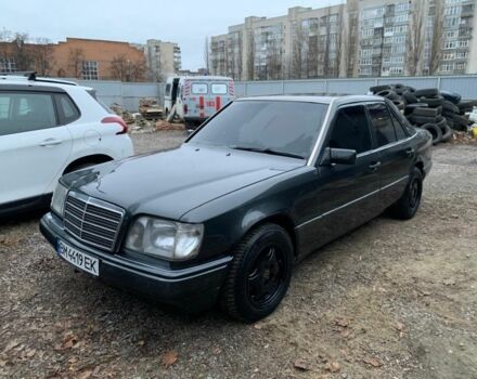 Черный Мерседес В124, объемом двигателя 2.2 л и пробегом 360 тыс. км за 3900 $, фото 7 на Automoto.ua