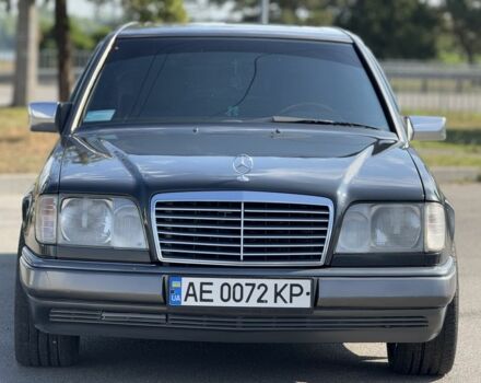Чорний Мерседес В124, об'ємом двигуна 2.2 л та пробігом 400 тис. км за 5499 $, фото 6 на Automoto.ua
