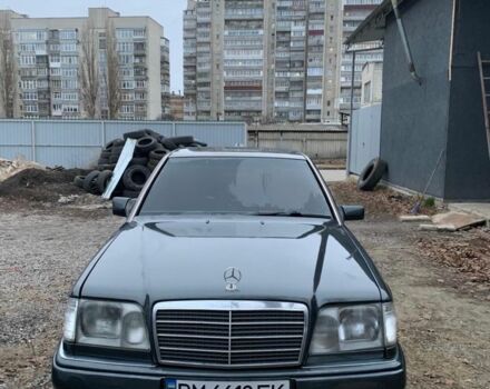 Черный Мерседес В124, объемом двигателя 2.2 л и пробегом 360 тыс. км за 3900 $, фото 4 на Automoto.ua