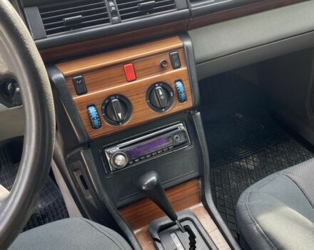 Чорний Мерседес В124, об'ємом двигуна 2.5 л та пробігом 350 тис. км за 5000 $, фото 5 на Automoto.ua