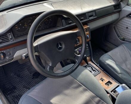 Чорний Мерседес В124, об'ємом двигуна 2.5 л та пробігом 350 тис. км за 5000 $, фото 4 на Automoto.ua