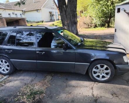 Чорний Мерседес В124, об'ємом двигуна 3.2 л та пробігом 460 тис. км за 1802 $, фото 3 на Automoto.ua