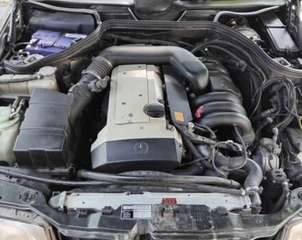 Чорний Мерседес В124, об'ємом двигуна 3.2 л та пробігом 460 тис. км за 1802 $, фото 2 на Automoto.ua