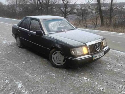 Чорний Мерседес В124, об'ємом двигуна 2 л та пробігом 333 тис. км за 950 $, фото 1 на Automoto.ua