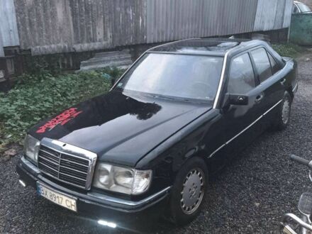 Черный Мерседес В124, объемом двигателя 2 л и пробегом 500 тыс. км за 1400 $, фото 1 на Automoto.ua