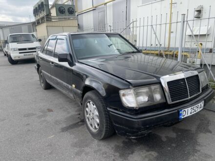 Мерседес В124 1988 в Виннице на Automoto.ua Черный Мерседес В124, объемом двигателя 2 л и пробегом 300 тыс. км за 1400 $, фото 1 на Automoto.ua