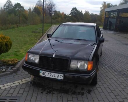 Черный Мерседес В124, объемом двигателя 2.8 л и пробегом 585 тыс. км за 2381 $, фото 1 на Automoto.ua