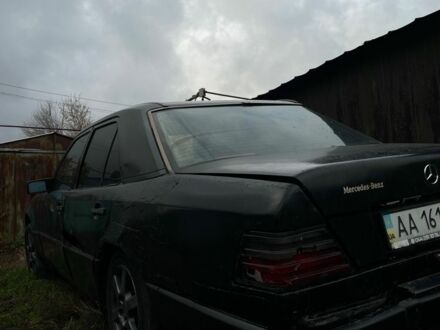 Черный Мерседес В124, объемом двигателя 2.6 л и пробегом 3 тыс. км за 1200 $, фото 1 на Automoto.ua