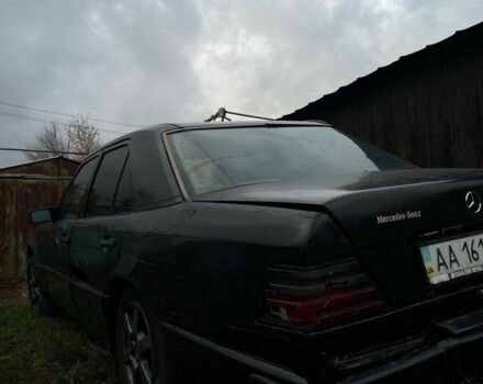 Черный Мерседес В124, объемом двигателя 2.6 л и пробегом 3 тыс. км за 1200 $, фото 1 на Automoto.ua