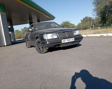 Чорний Мерседес В124, об'ємом двигуна 3 л та пробігом 255 тис. км за 1750 $, фото 1 на Automoto.ua