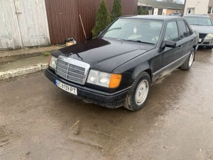 Чорний Мерседес В124, об'ємом двигуна 2.6 л та пробігом 366 тис. км за 1650 $, фото 1 на Automoto.ua