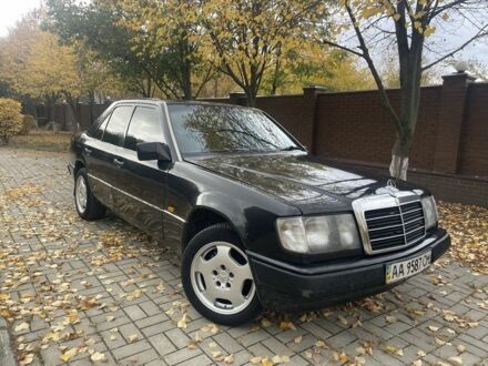 Мерседес В124 1990 у Синельниковом на Automoto.ua Чорний Мерседес В124, об'ємом двигуна 2 л та пробігом 254 тис. км за 1650 $, фото 1 на Automoto.ua