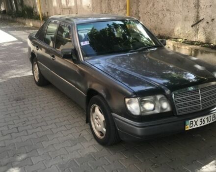 Черный Мерседес В124, объемом двигателя 2 л и пробегом 380 тыс. км за 2200 $, фото 1 на Automoto.ua