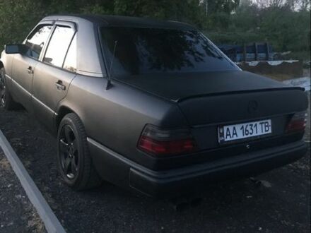 Черный Мерседес В124, объемом двигателя 3 л и пробегом 409 тыс. км за 2300 $, фото 1 на Automoto.ua