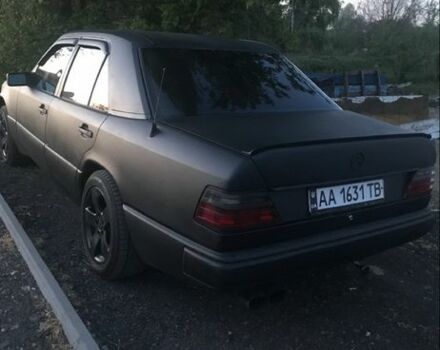 Черный Мерседес В124, объемом двигателя 3 л и пробегом 409 тыс. км за 2300 $, фото 1 на Automoto.ua