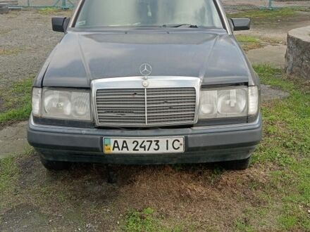 Черный Мерседес В124, объемом двигателя 0 л и пробегом 444 тыс. км за 1100 $, фото 1 на Automoto.ua