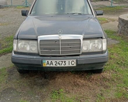 Черный Мерседес В124, объемом двигателя 0 л и пробегом 444 тыс. км за 1100 $, фото 1 на Automoto.ua