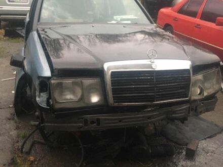 Чорний Мерседес В124, об'ємом двигуна 0 л та пробігом 250 тис. км за 284 $, фото 1 на Automoto.ua