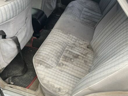 Черный Мерседес В124, объемом двигателя 2.3 л и пробегом 450 тыс. км за 1418 $, фото 1 на Automoto.ua