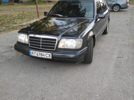 Мерседес В124 1992 у Дніпро (Дніпропетровську) на Automoto.ua Чорний Мерседес В124, об'ємом двигуна 2.5 л та пробігом 425 тис. км за 1550 $, фото 1 на Automoto.ua