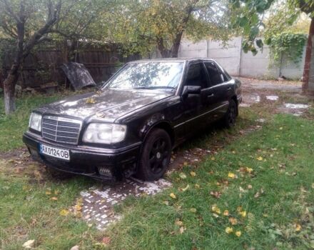 Черный Мерседес В124, объемом двигателя 3 л и пробегом 300 тыс. км за 3000 $, фото 1 на Automoto.ua