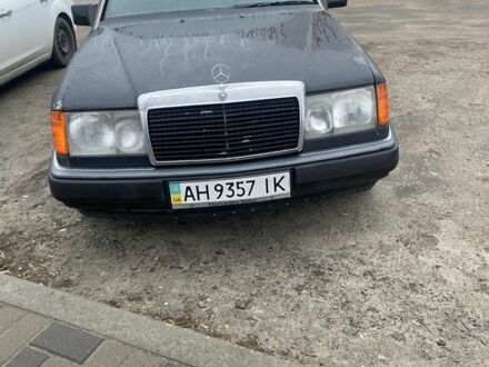 Черный Мерседес В124, объемом двигателя 3 л и пробегом 362 тыс. км за 1500 $, фото 1 на Automoto.ua