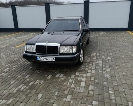 Черный Мерседес В124, объемом двигателя 2 л и пробегом 580 тыс. км за 2100 $, фото 1 на Automoto.ua