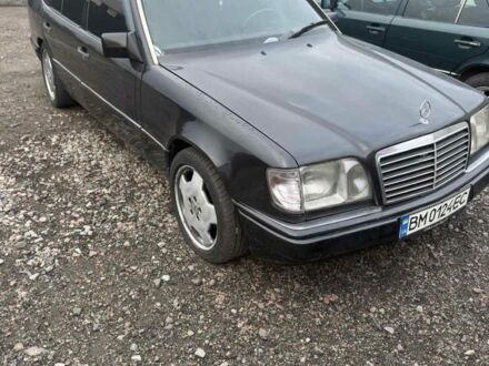 Черный Мерседес В124, объемом двигателя 2.8 л и пробегом 500 тыс. км за 2500 $, фото 1 на Automoto.ua