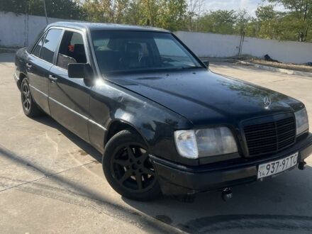 Чорний Мерседес В124, об'ємом двигуна 2.8 л та пробігом 3 тис. км за 1700 $, фото 1 на Automoto.ua