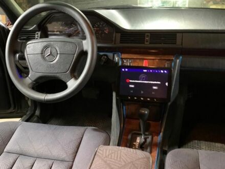 Мерседес В124 1994 у Сумах на Automoto.ua Чорний Мерседес В124, об'ємом двигуна 2.2 л та пробігом 360 тис. км за 3900 $, фото 1 на Automoto.ua