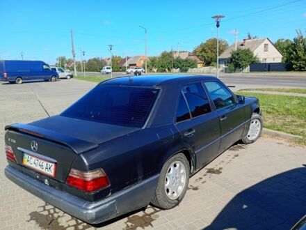 Мерседес В124 1995 у Ковель на Automoto.ua Чорний Мерседес В124, об'ємом двигуна 2.2 л та пробігом 550 тис. км за 1600 $, фото 1 на Automoto.ua