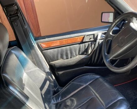 Фиолетовый Мерседес В124, объемом двигателя 2.3 л и пробегом 400 тыс. км за 2500 $, фото 11 на Automoto.ua