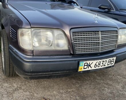 Фиолетовый Мерседес В124, объемом двигателя 2.3 л и пробегом 400 тыс. км за 2500 $, фото 3 на Automoto.ua