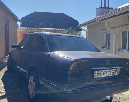 Фиолетовый Мерседес В124, объемом двигателя 2.3 л и пробегом 400 тыс. км за 2500 $, фото 13 на Automoto.ua